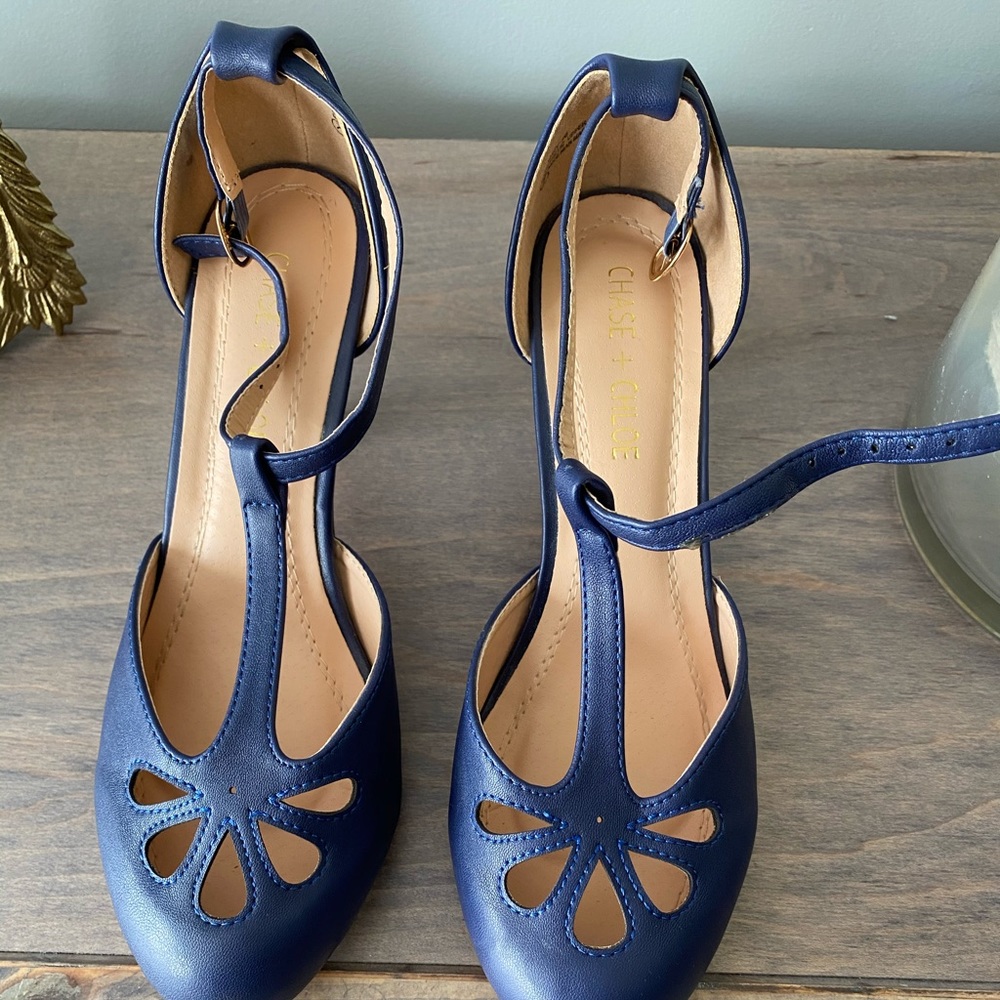 Flapper style shoes